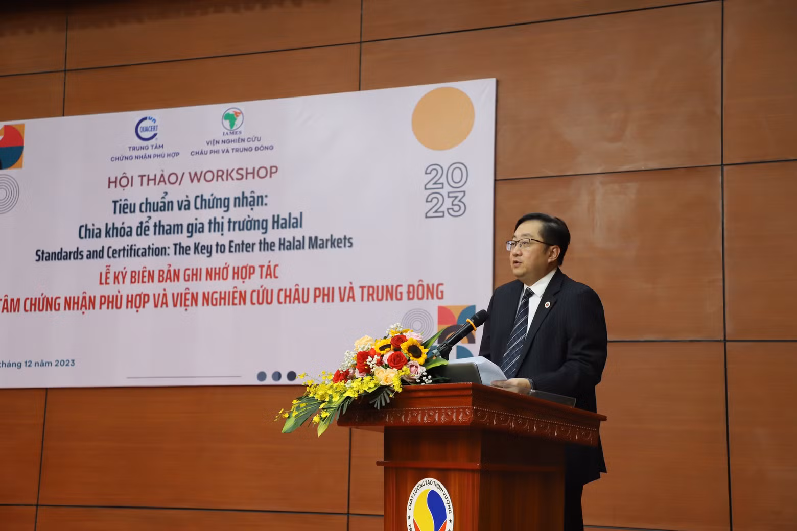 Malaysian Ambassador to Vietnam Dato’Tan Yang Thai speaks at the workshop. (Photo: the organisers)
