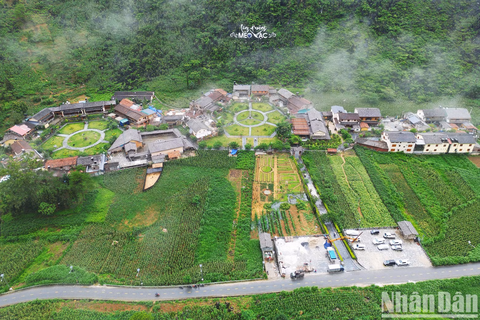 It would be remiss if tourists did not come to the H’Mong Meo Vac Village in Pa Vi Commune, Meo Vac District, as this is the epitome of the H'Mong ethnic minority people’s lives in Ha Giang Province.