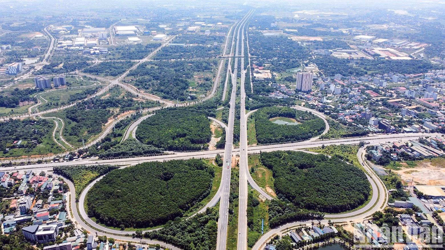 In Pictures: Outstanding projects in Hanoi after 15 years of administrative boundary expansion ảnh 2