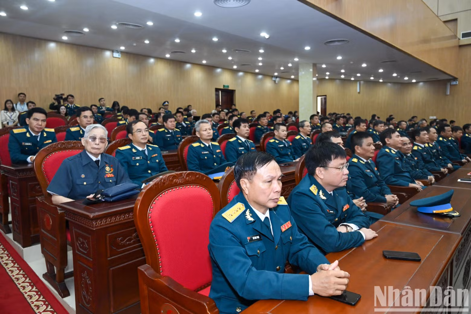 Officials and soldiers of the ADAF of many generations attend the ceremony.