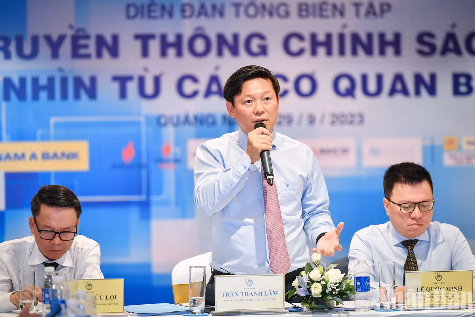 Deputy Head of the PCC’s Commission for Communications and Education Tran Thanh Lam speaks at the forum.