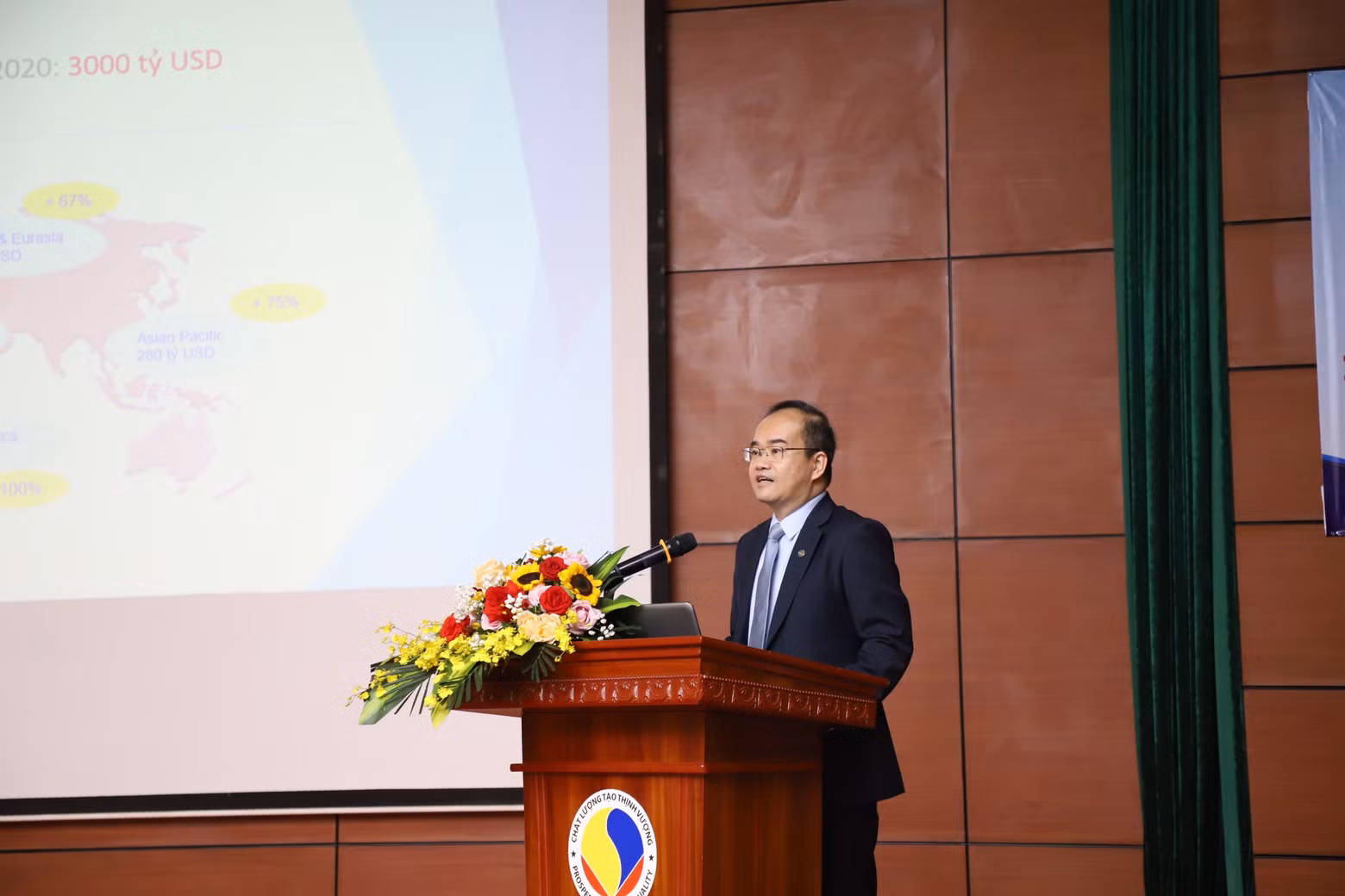 QUARCERT’s Director Tran Quoc Dung delivers a presentation at the workshop. (Photo: the organisers)