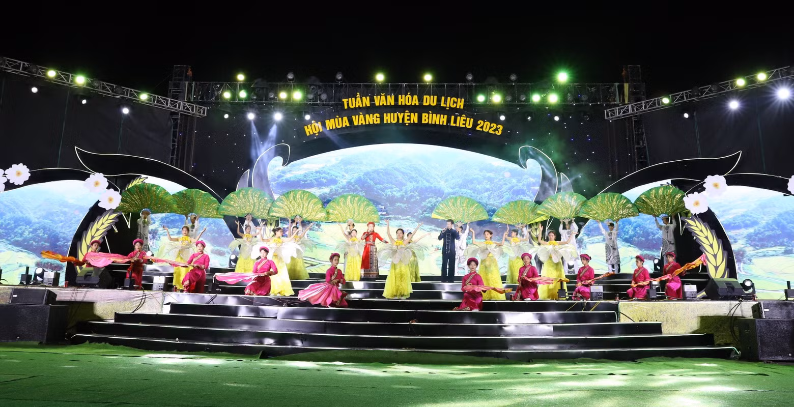 The art programme is imbued with the unique cultural identities of ethnic groups in Binh Lieu District.