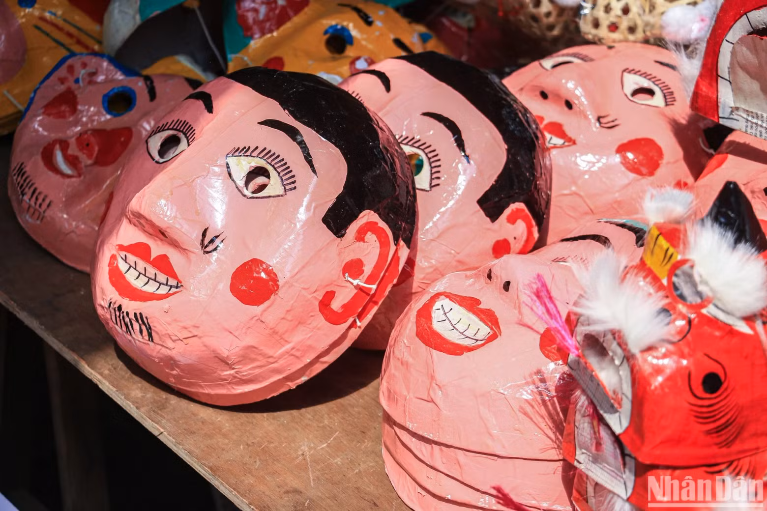 [In Pictures] Mid-autumn Festival's traditional toys "cover" Hang Ma Street ảnh 7