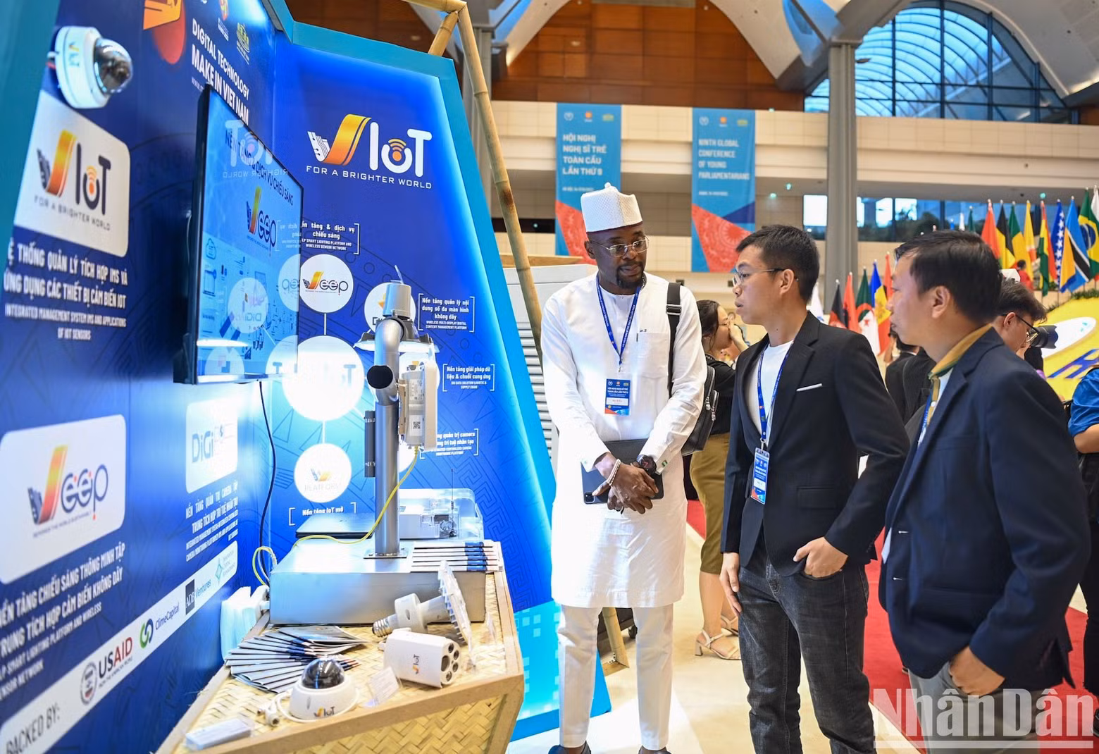Delegates exchanges and learns information about the products displayed at the exhibition. Delegates exchanges and learns information about the products displayed at the exhibition.