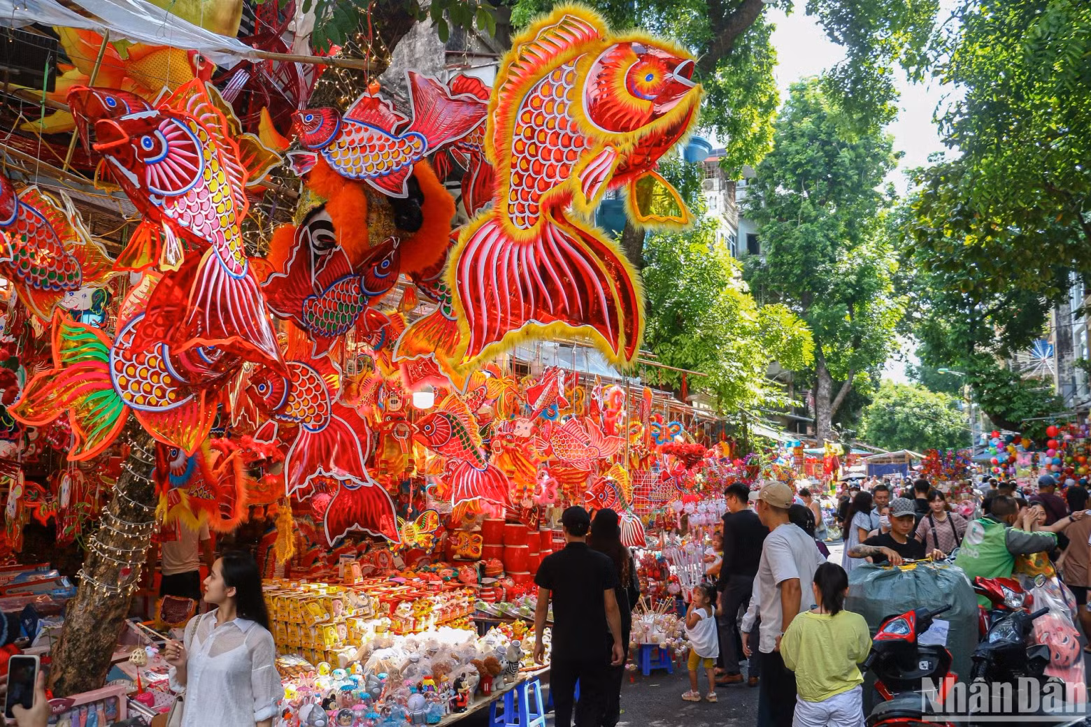 Carp lanterns. A legend goes that a carp spirit killed many people during Mid-Autumn night so that no household dared go outside that night. Later, a wise man came up with an idea: he made a carp-shaped lantern with a stick in its belly and then advised people to walk at night with a carp lantern in hand. The carp spirit was terrified by the light of the lantern and dared not go out to kill people at Mid-autumn since then.