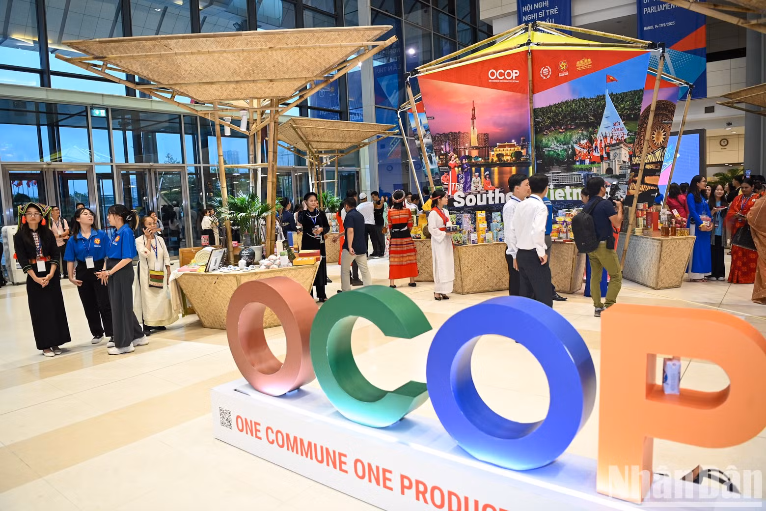 Exhibition space for One Commune One Products (OCOPs), and innovative technology products. Exhibition space for One Commune One Products (OCOPs), and innovative technology products.