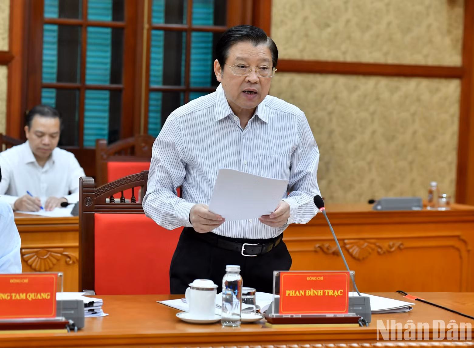Phan Dinh Trac, Politburo member, Secretary of the Party Central Committee (PCC) and Chairman of the PCC's Commission for Internal Affairs, speaks at the meeting. Phan Dinh Trac, Politburo member, Secretary of the Party Central Committee (PCC) and Chairman of the PCC's Commission for Internal Affairs, speaks at the meeting.