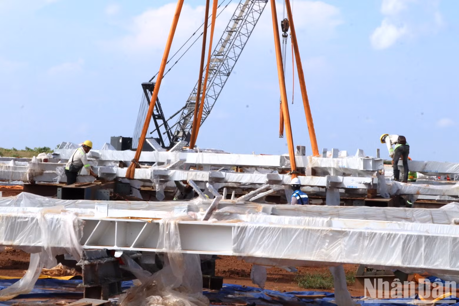 Workers are constructing the Long Thanh Airport passenger terminal. Workers are constructing the Long Thanh Airport passenger terminal.