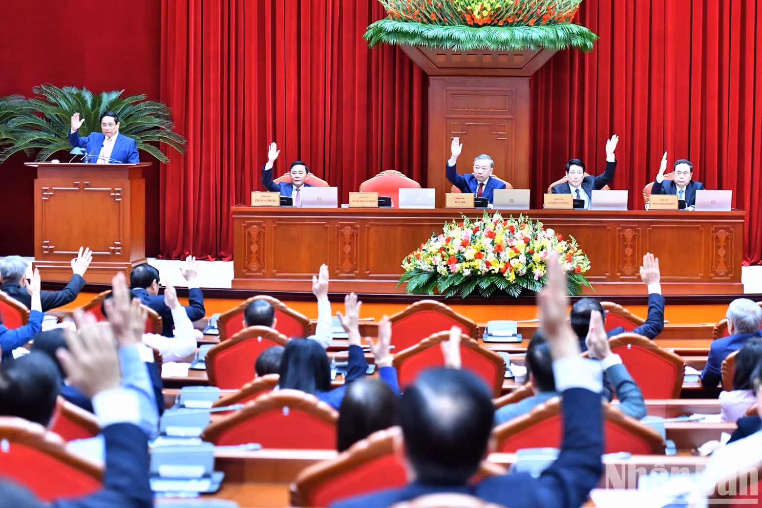 [In Pictures] 13th Party Central Committee’s plenum opens ảnh 4