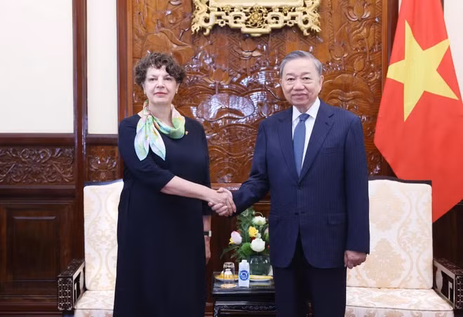 Party General Secretary and State President To Lam receives German Ambassador Helga Margarete Barth on August 12. (Photo: VNA) Party General Secretary and State President To Lam receives German Ambassador Helga Margarete Barth on August 12. (Photo: VNA)