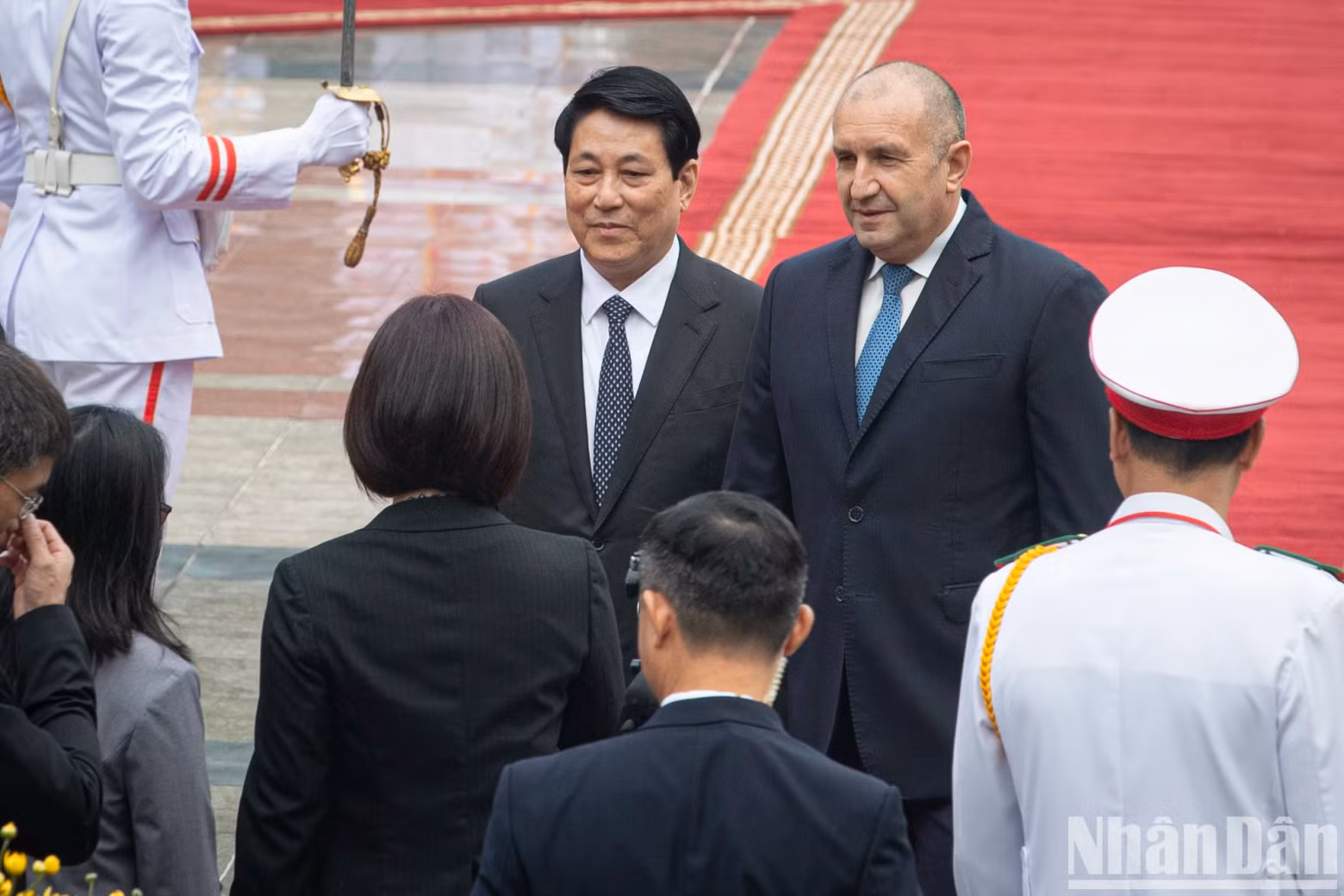 [In Pictures] Official welcome ceremony held for Bulgarian President ảnh 3