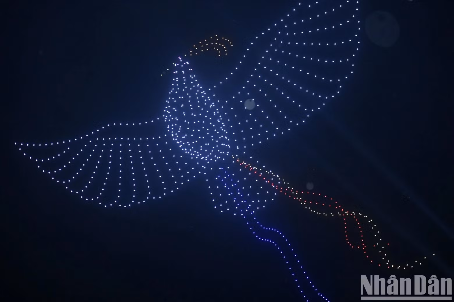 After the bell rang, the drone formation transformed from the “Peace Bell” into the image of the “Dove on the wing” — a symbol of peace.