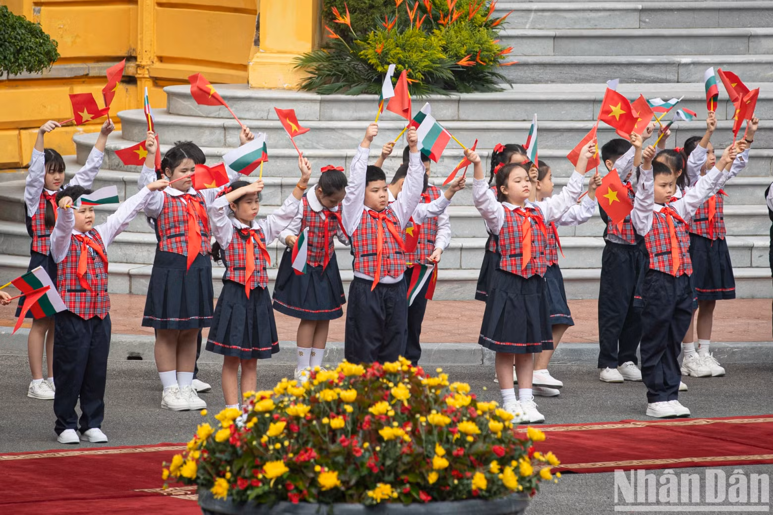 [In Pictures] Official welcome ceremony held for Bulgarian President ảnh 6