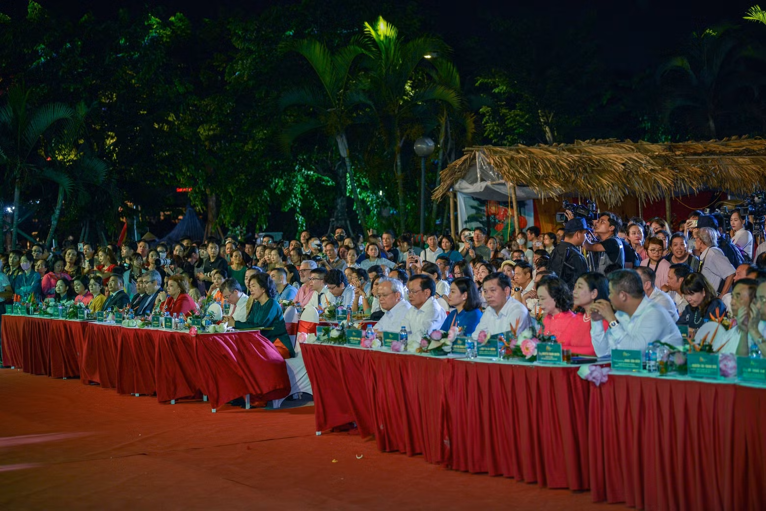 The festival aims to strengthen links in the production, consumption, exchange, and experience of Hanoi lotus products with provinces and cities across the country, while also promoting tourism and stimulating the potential for developing OCOP products of localities.