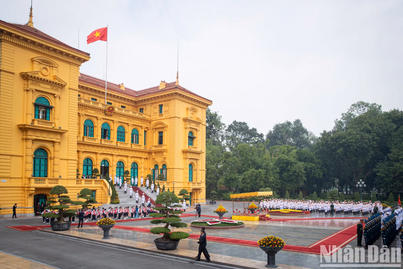 [In Pictures] Official welcome ceremony held for Bulgarian President ảnh 5