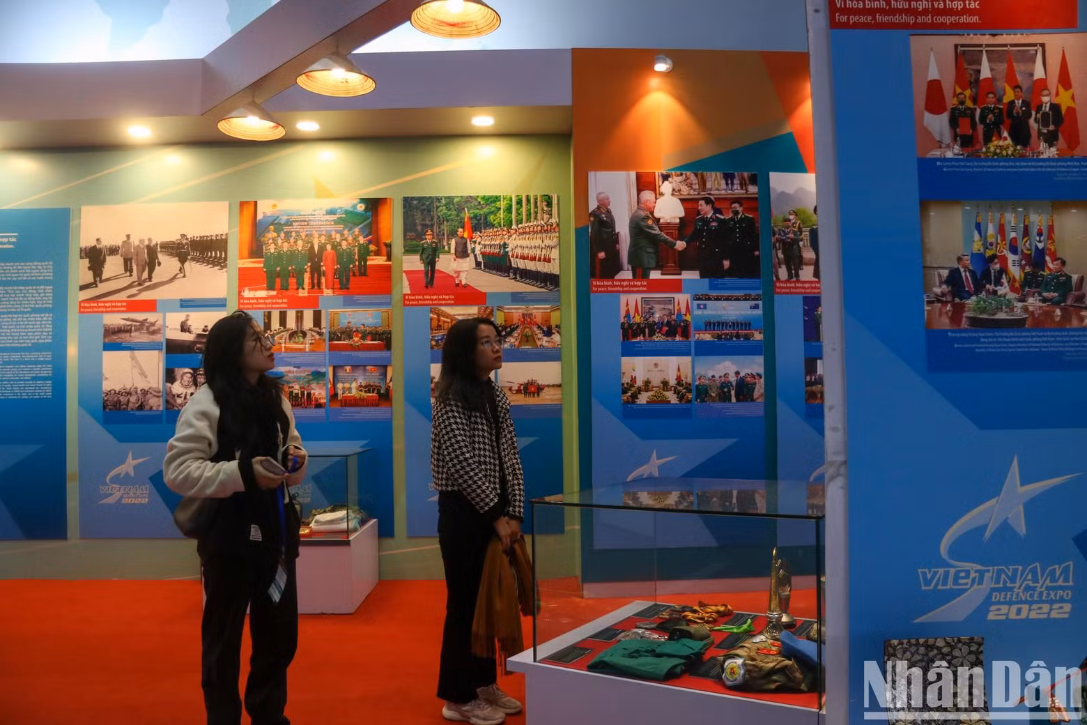 An area displaying used memorabilia and images of the Vietnam People's Army from past to present. An area displaying used memorabilia and images of the Vietnam People's Army from past to present.