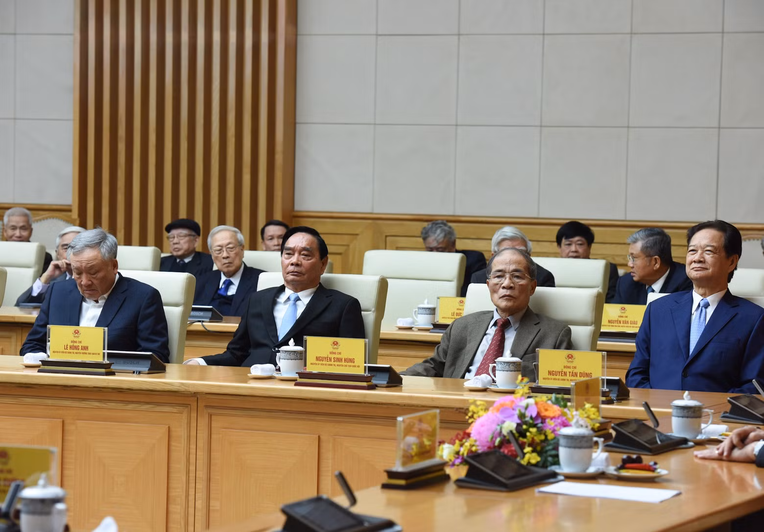 The Party and State leaders and former leaders from various periods attend the gathering. The Party and State leaders and former leaders from various periods attend the gathering.