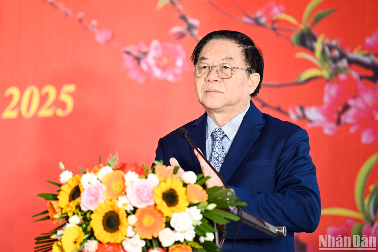 Politburo member Nguyen Trong Nghia speaks at the event.