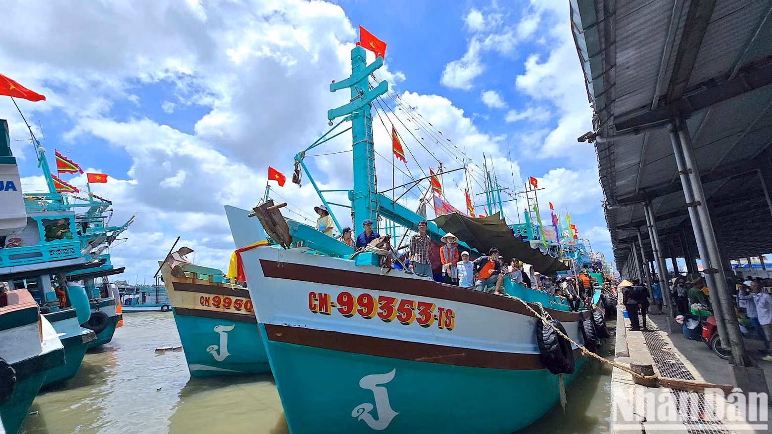 The fleet at Song Doc Fishing Port prepares to set sail for the whale worshipping ritual. The fleet at Song Doc Fishing Port prepares to set sail for the whale worshipping ritual.