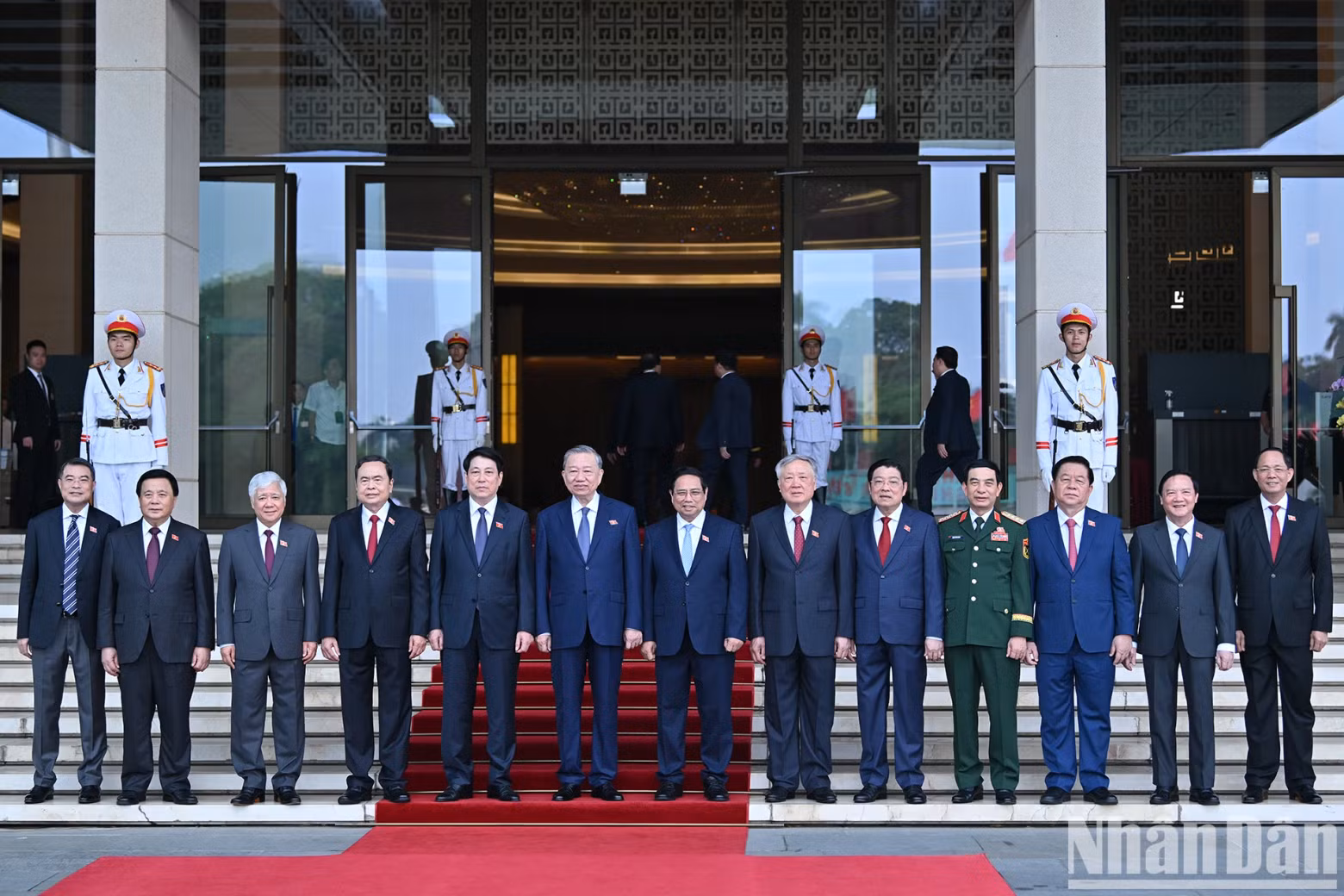 Party and State leaders pose for a photo in front of the NA House.