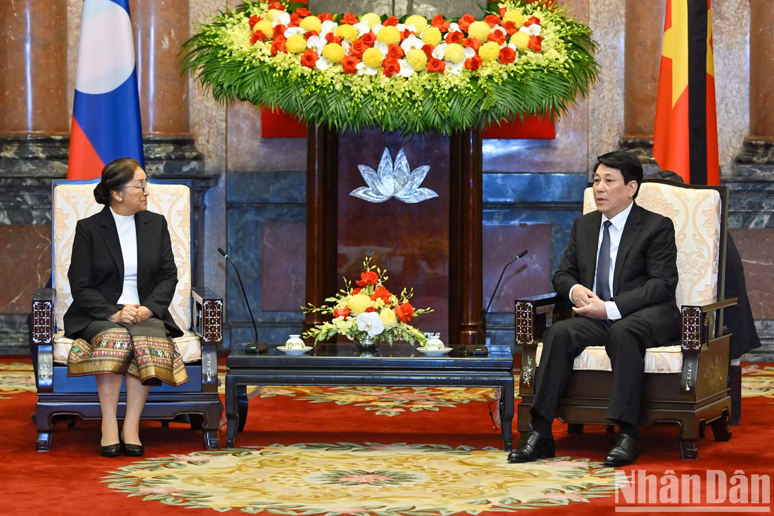 President Luong Cuong receives Lao Vice President Pany Yathotou.