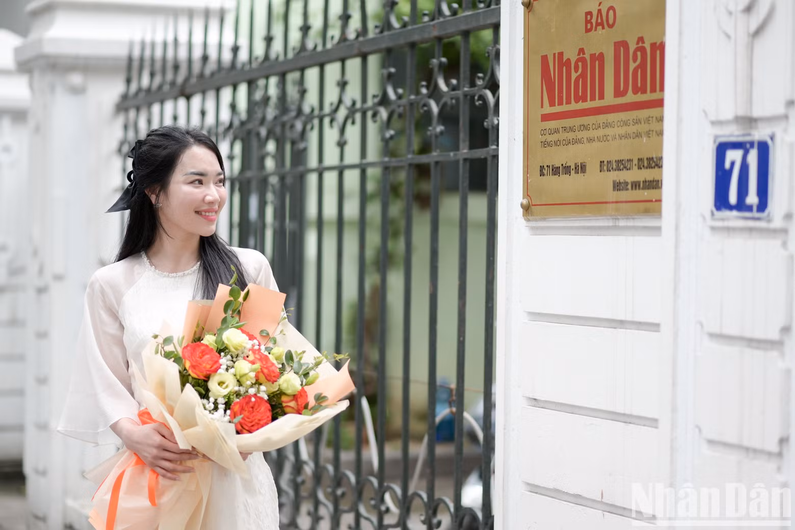 The female staff gather at the office entrance to capture elegant moments in their Ao Dai.