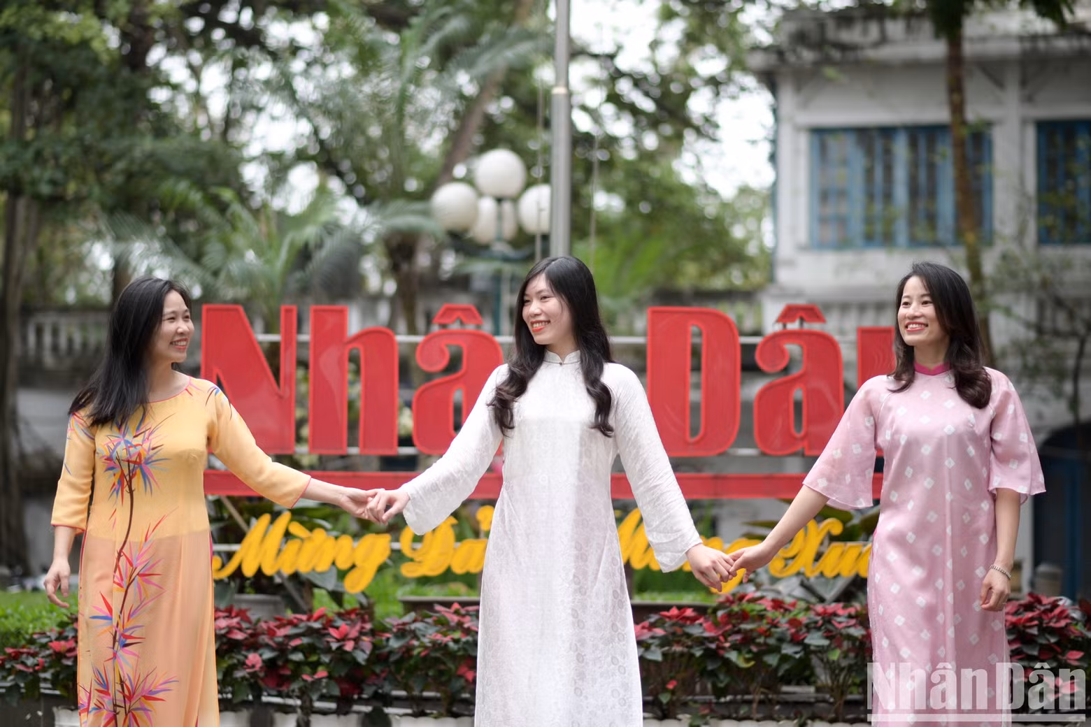 Female reporters and employees of Nhan Dan Newspaper appear even more graceful and beautiful in their traditional Ao Dai.