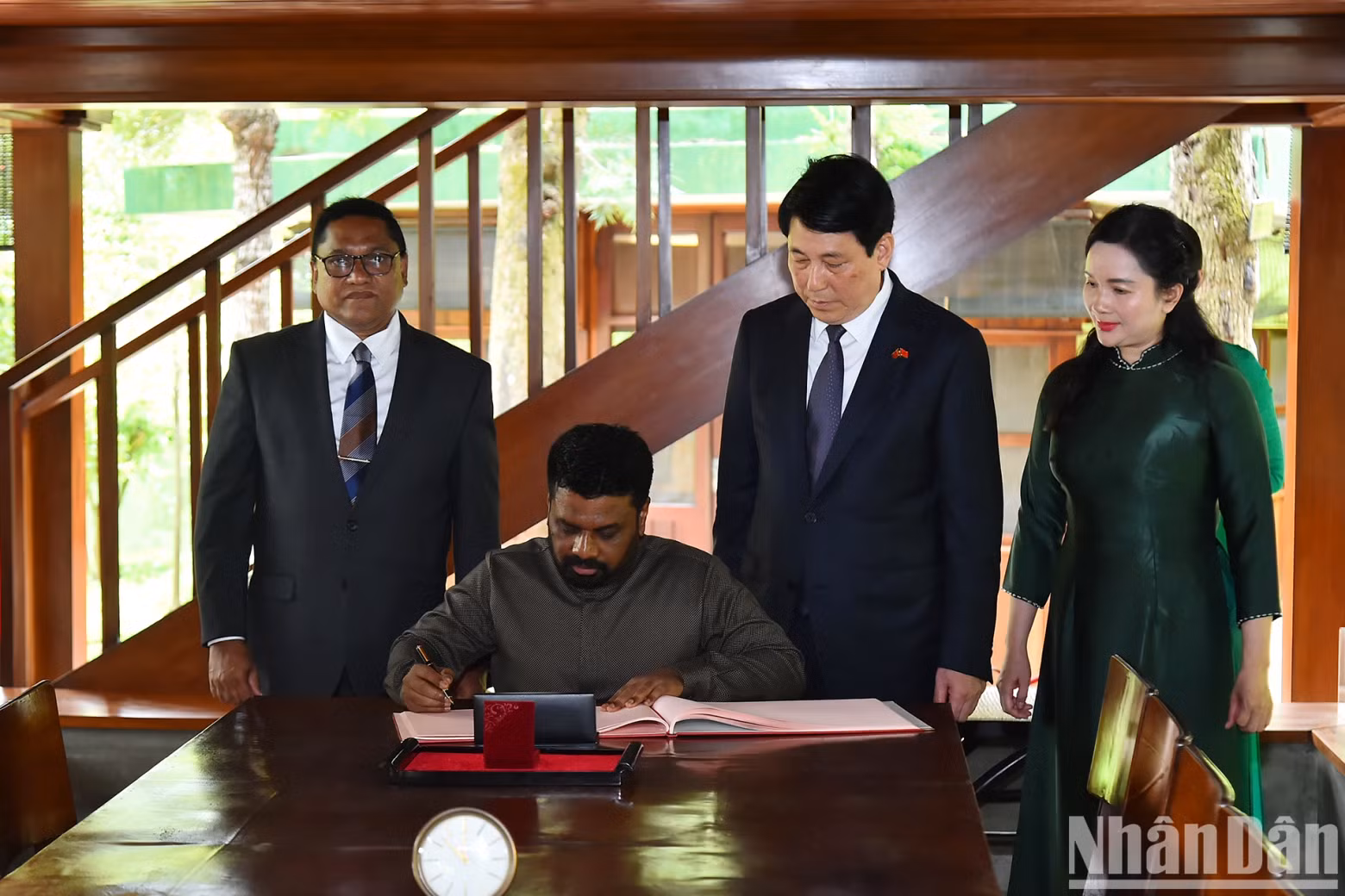 President Anura Kumara Dissanayaka signs the guestbook at the house on stilt.