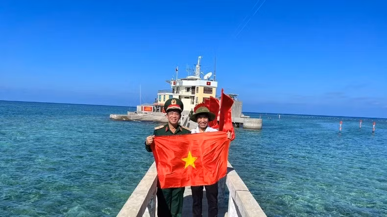 The idea for the exhibition originated from Dr. Le Lam’s trip to Truong Sa (Spratly).