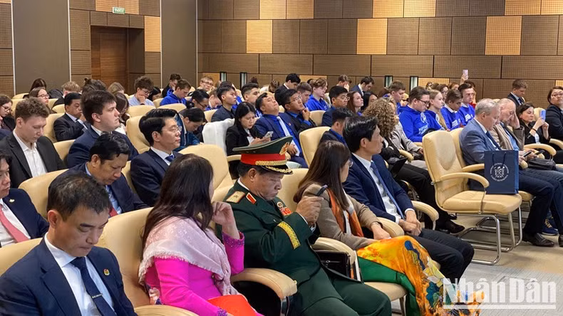 Overseas Vietnamese and Russian friends attend the conference. (Photo: XUAN HUNG) Overseas Vietnamese and Russian friends attend the conference. (Photo: XUAN HUNG)