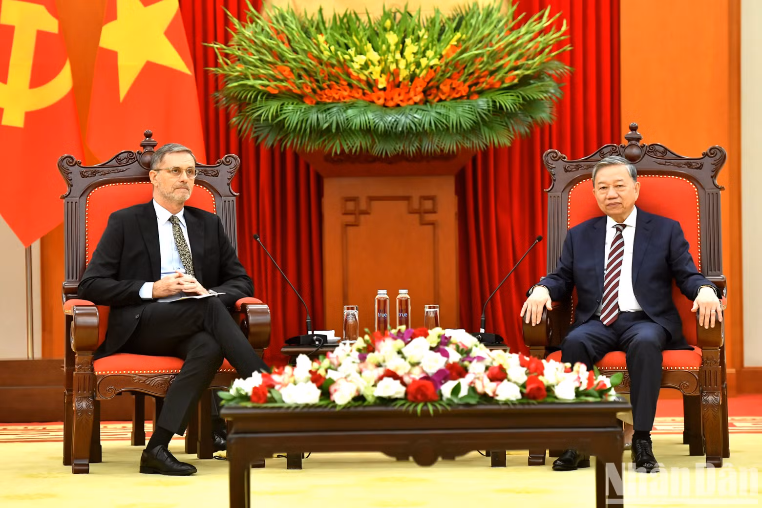 Party General Secretary To Lam and French Ambassador to Vietnam Olivier Brochet.