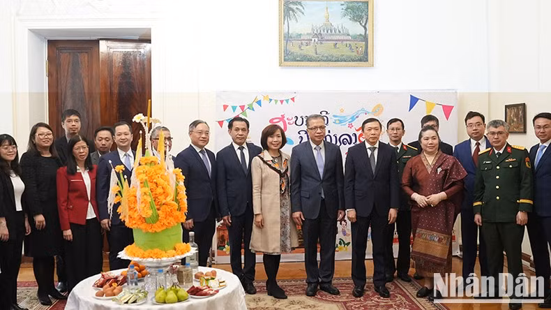 Ambassadors, diplomats, and staff members of the two embassies pose for a commemorative photo.