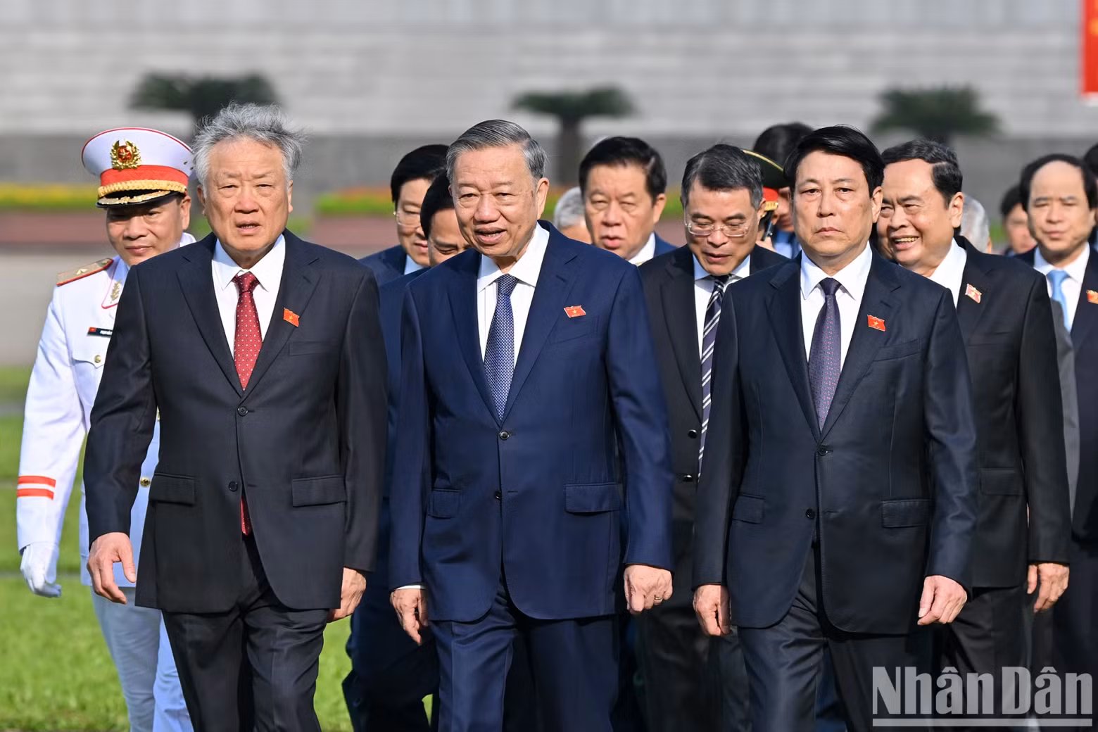 Following the ceremony, Party and State leaders exchange brief conversations en route back to the NA House to attend the preparatory session.