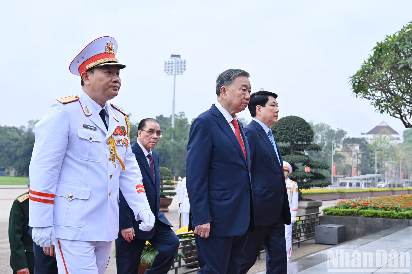 Party General Secretary To Lam and President Luong Cuong pay their respects at President Ho Chi Minh’s Mausoleum. Party General Secretary To Lam and President Luong Cuong pay their respects at President Ho Chi Minh’s Mausoleum.