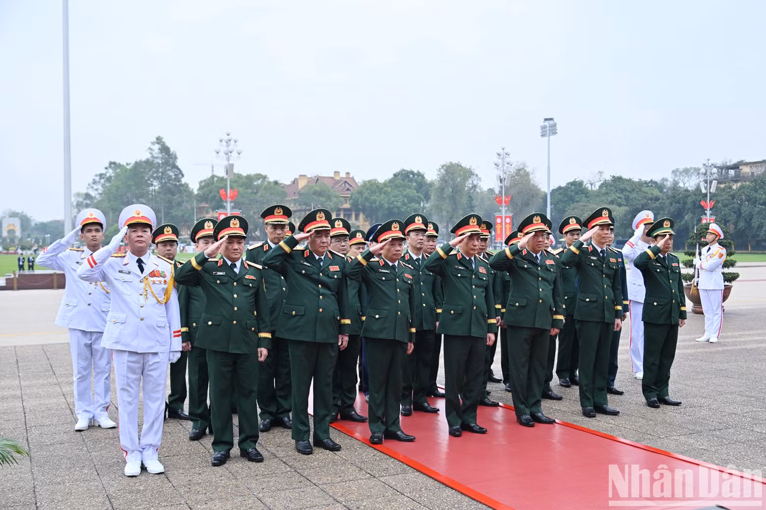The delegation from the Central Military Commission and Ministry of National Defence solemnly pays tribute to President Ho Chi Minh. The delegation from the Central Military Commission and Ministry of National Defence solemnly pays tribute to President Ho Chi Minh.