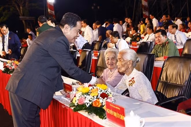 National Assembly Chairman Tran Thanh Man meets delegates at the event (Photo: VNA) National Assembly Chairman Tran Thanh Man meets delegates at the event (Photo: VNA)