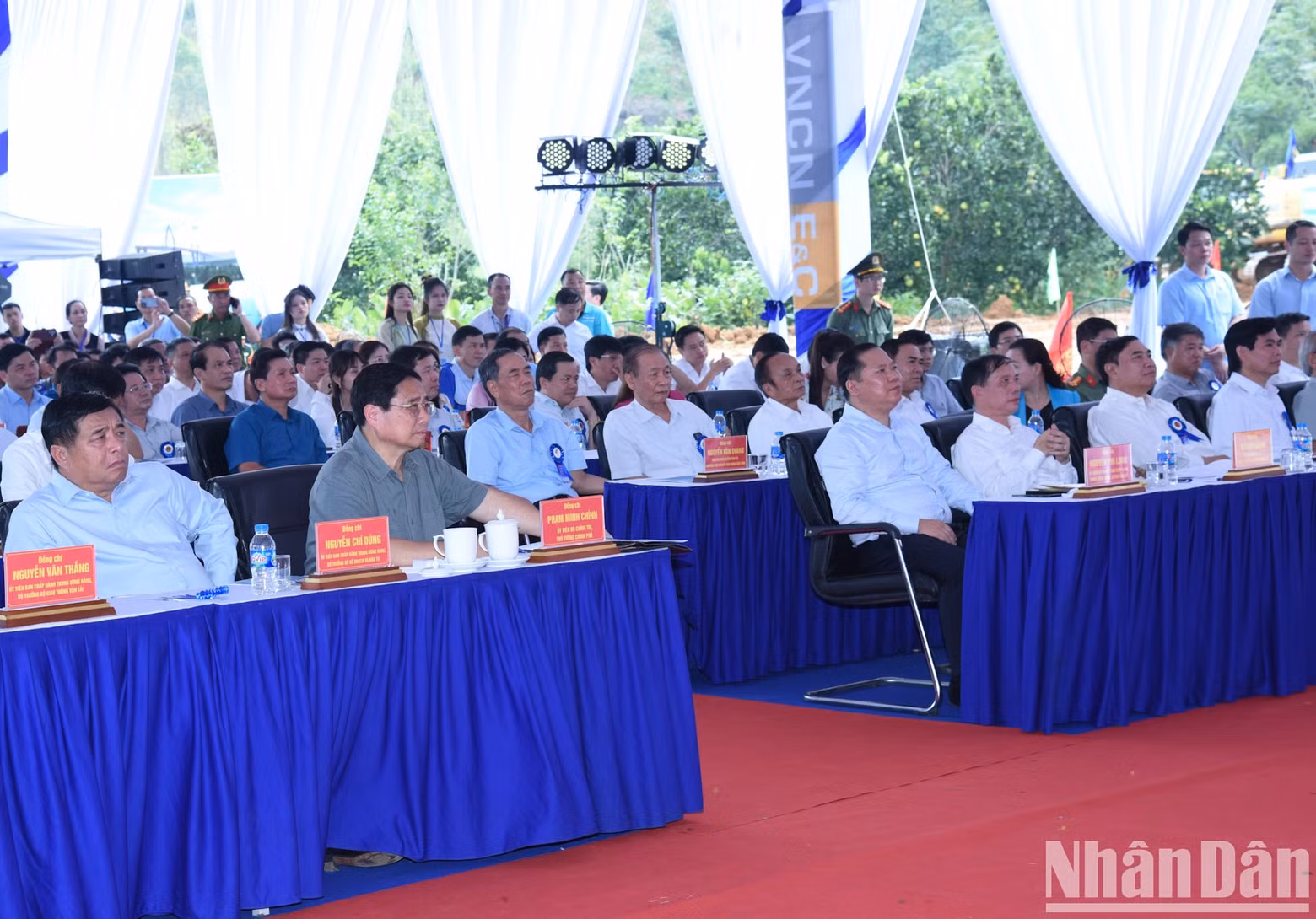 PM Pham Minh Chinh and delegates at the groundbreaking ceremony.