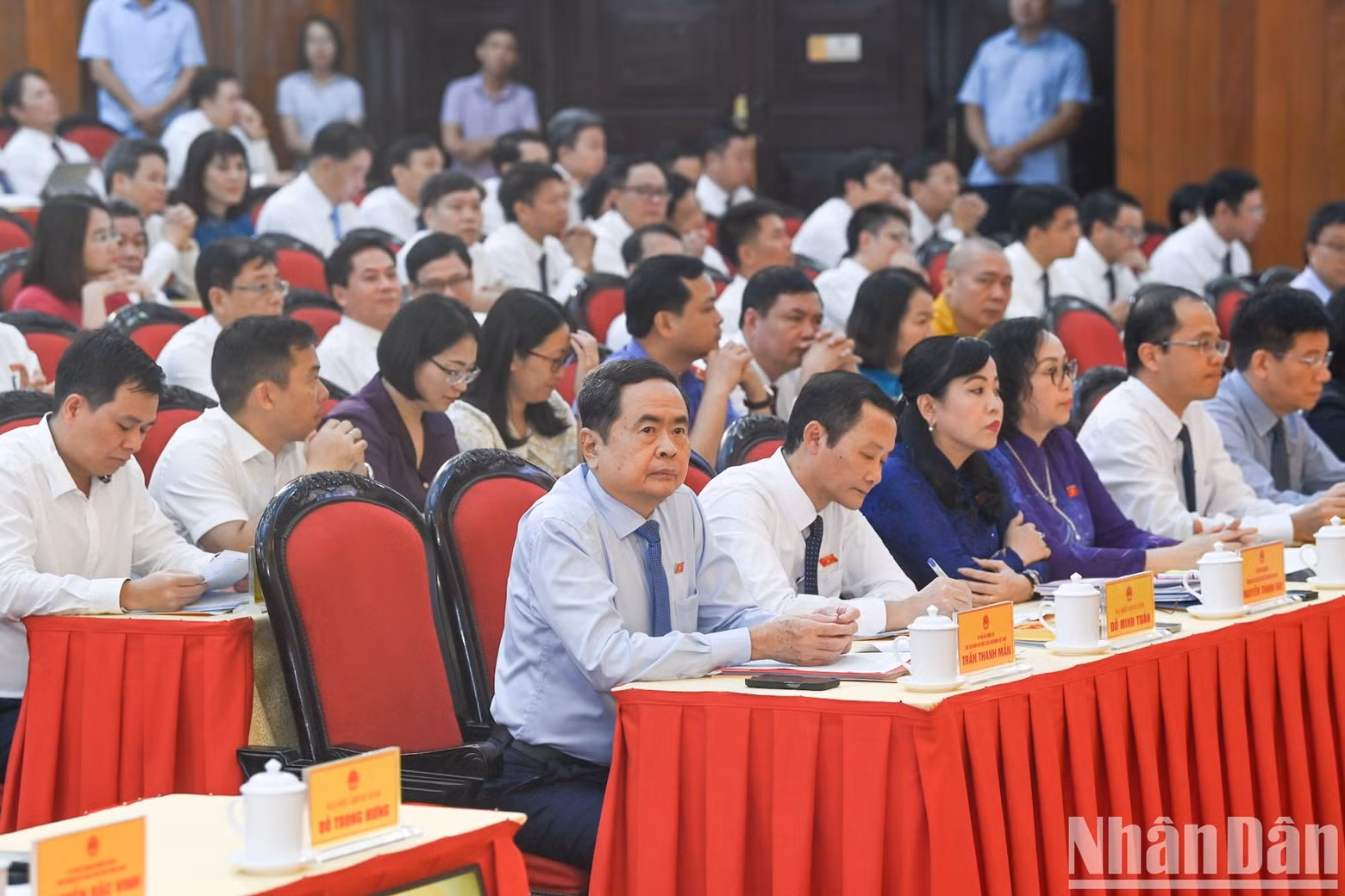 National Assembly Chairman Tran Thanh Man and delegates at the meeting.