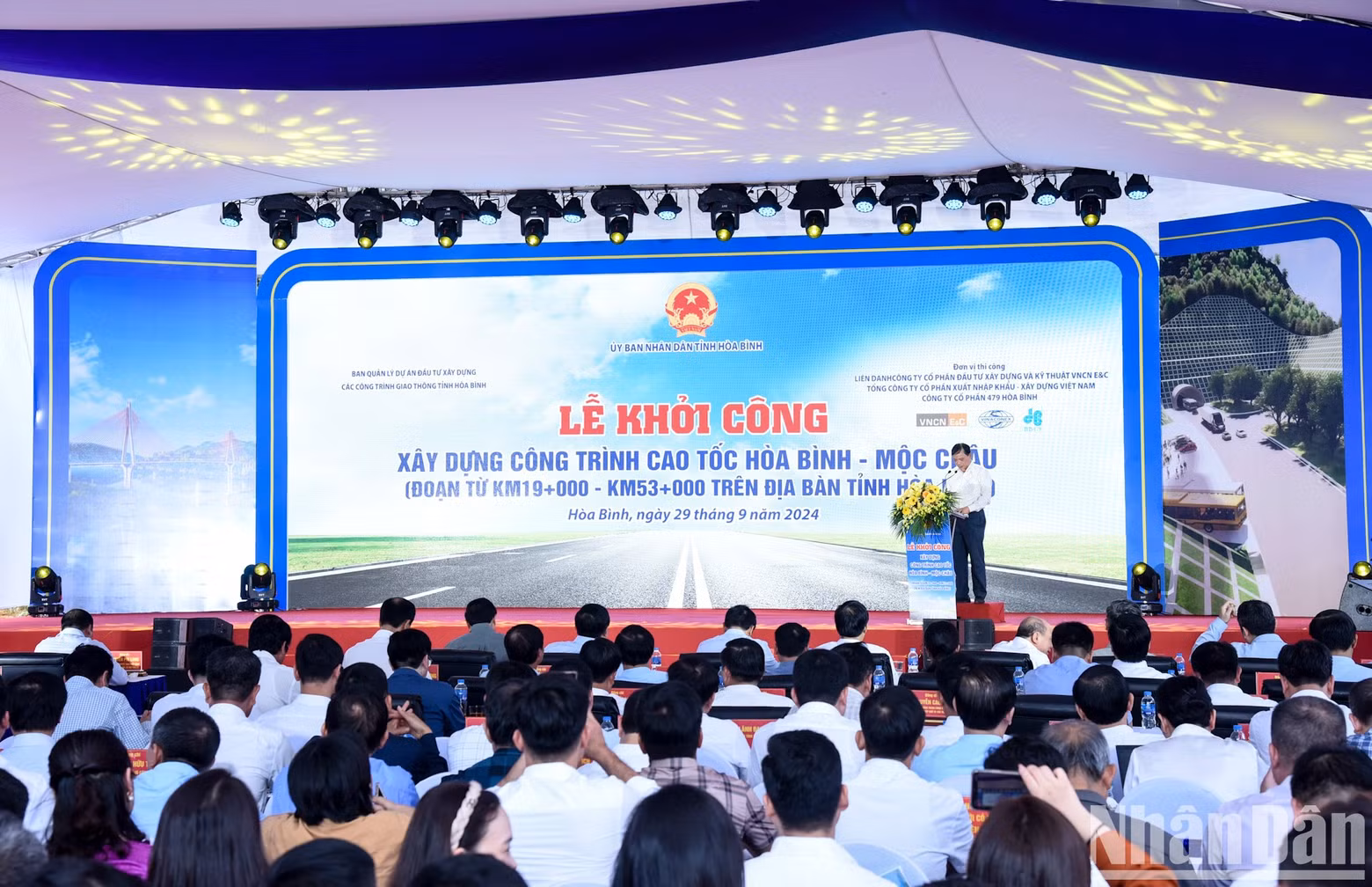 The Hoa Binh section of the Hoa Binh-Moc Chau Expressway has a length of 34 kilometres and has cost nearly 10 trillion VND (407 million USD).