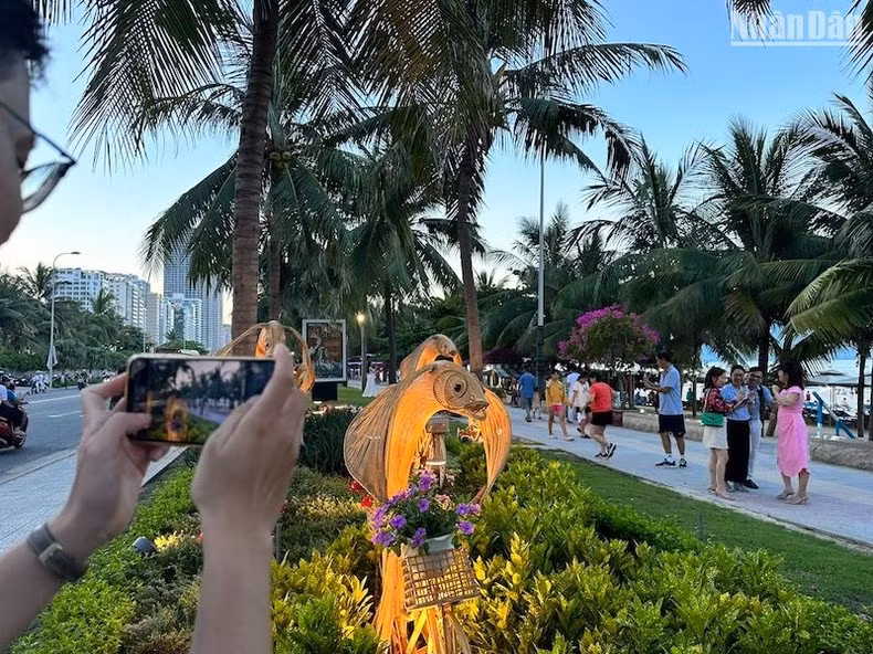 A tourist takes a photo of the flower walk. A tourist takes a photo of the flower walk.