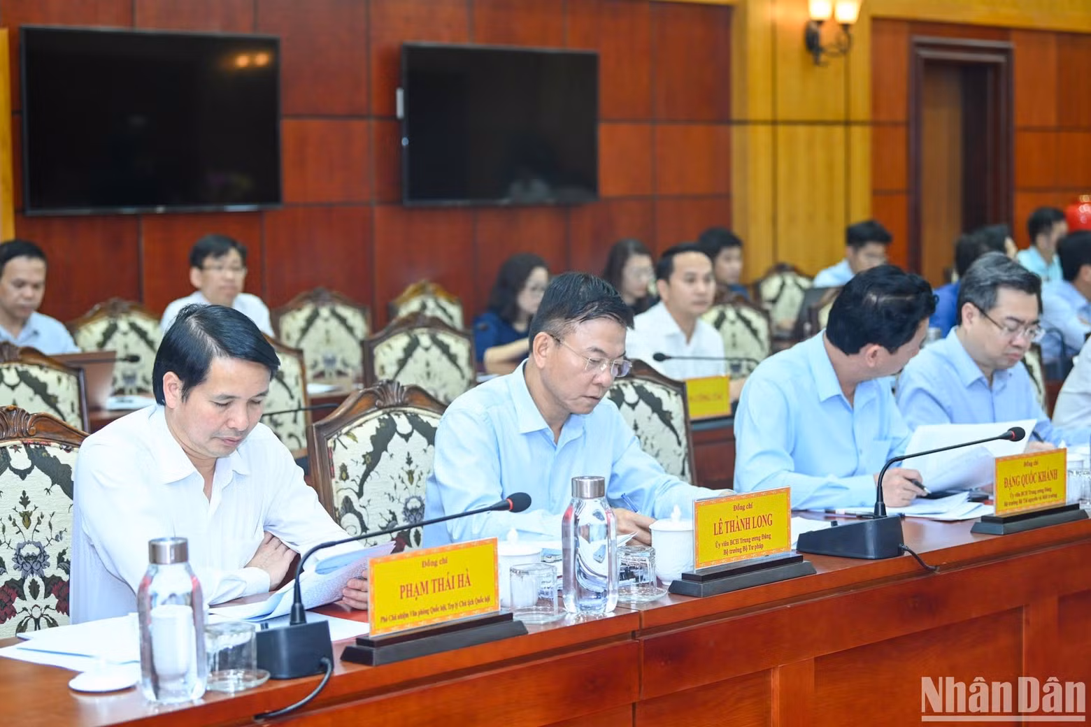 Members of the central working delegation. Members of the central working delegation.