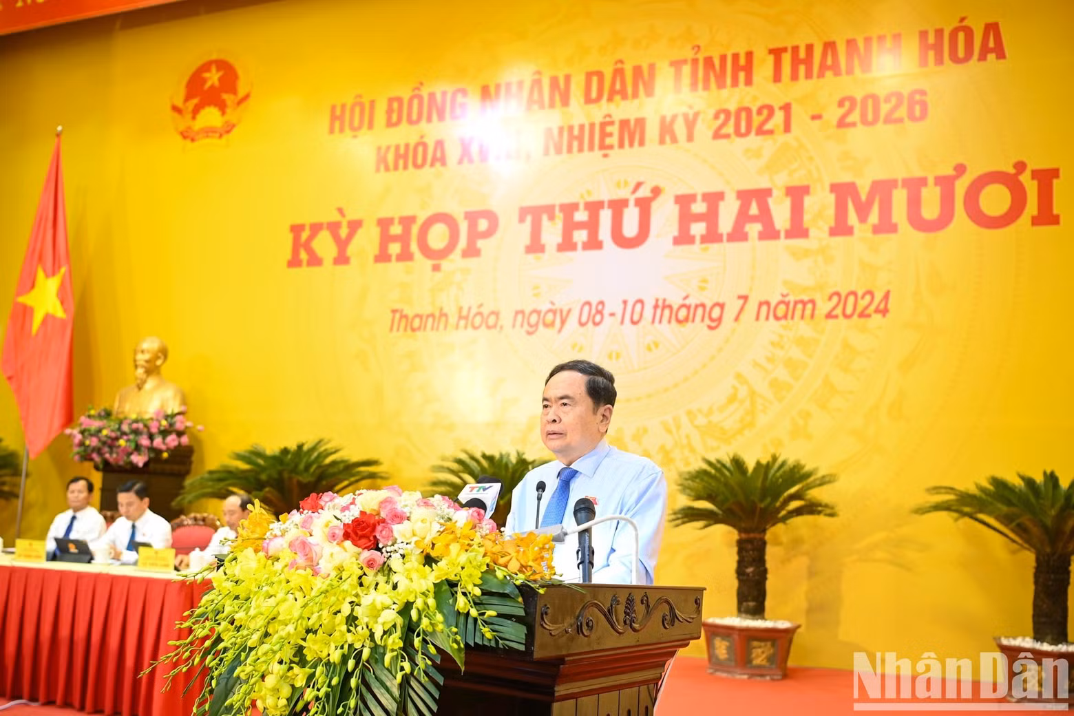 National Assembly Chairman Tran Thanh Man speaks at the meeting.