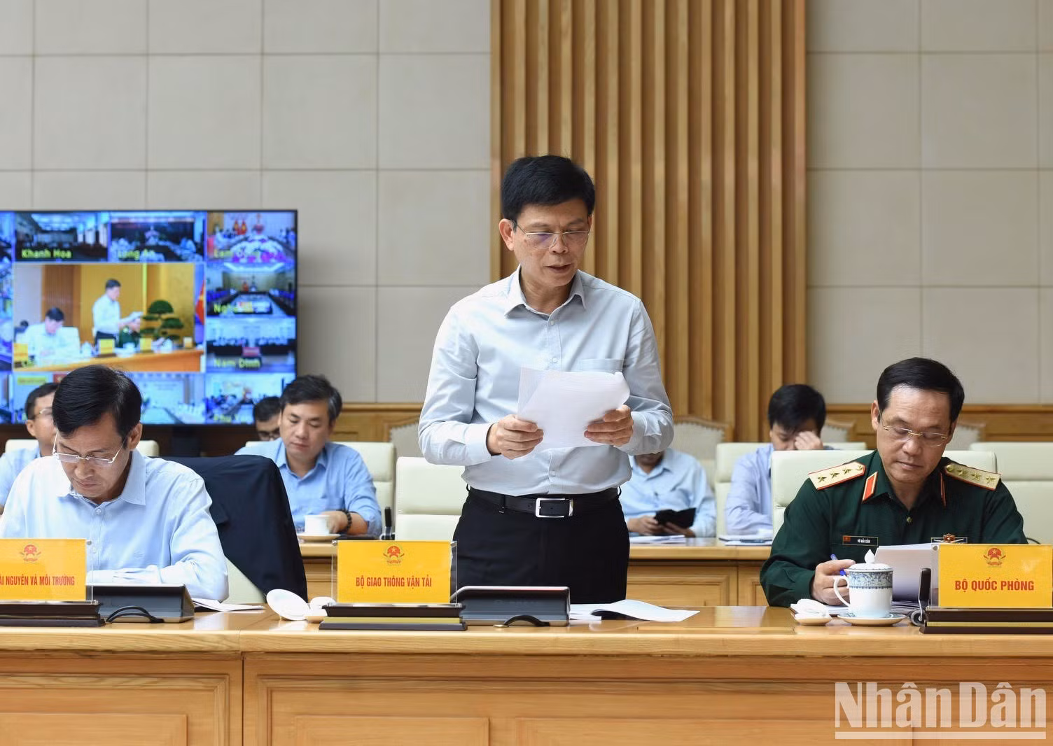 A representative of the Ministry of Transport reports on the progress of the projects.