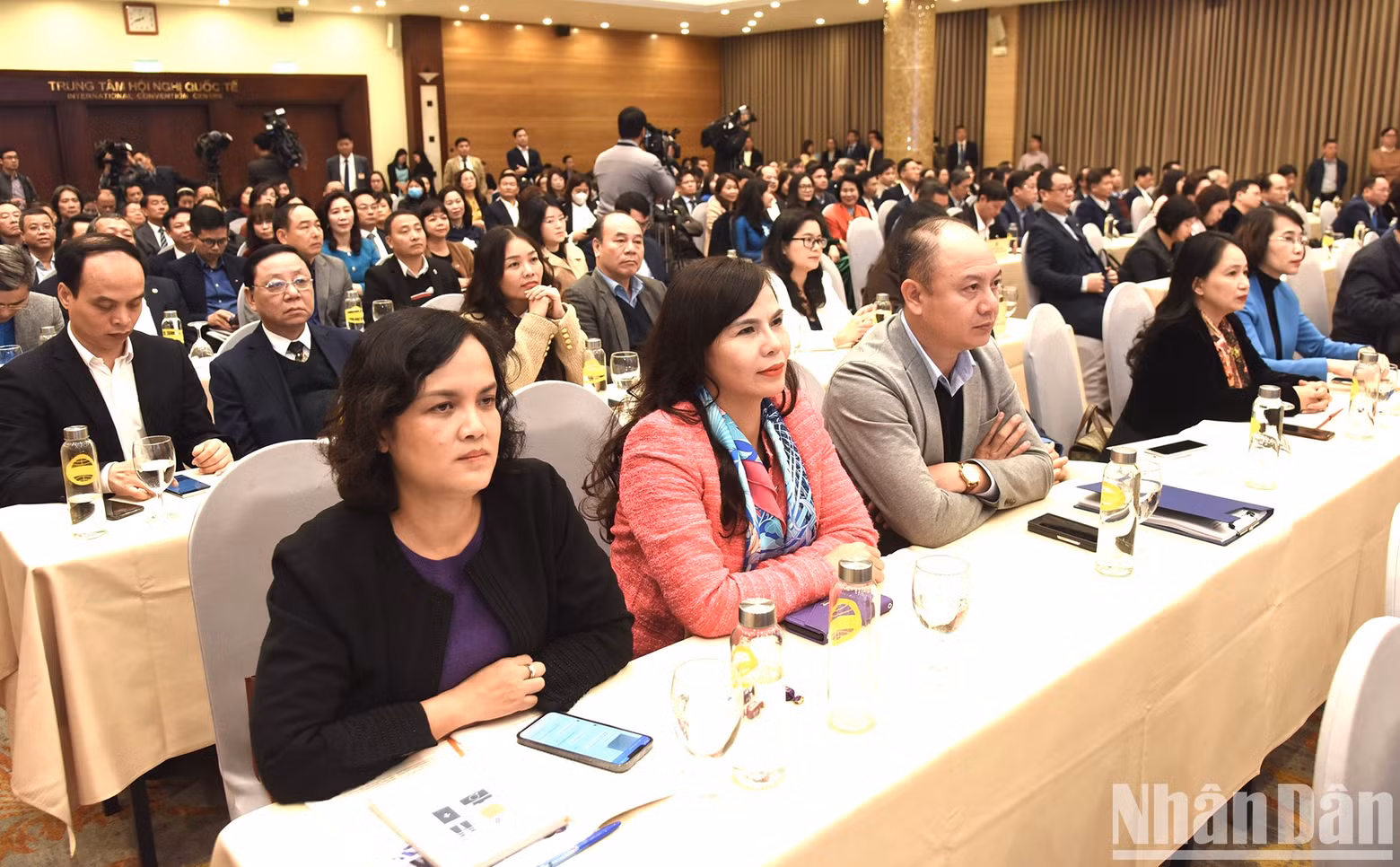 In pictures: PM attends conference reviewing culture, sports and tourism sector’s performance in 2023 ảnh 6
