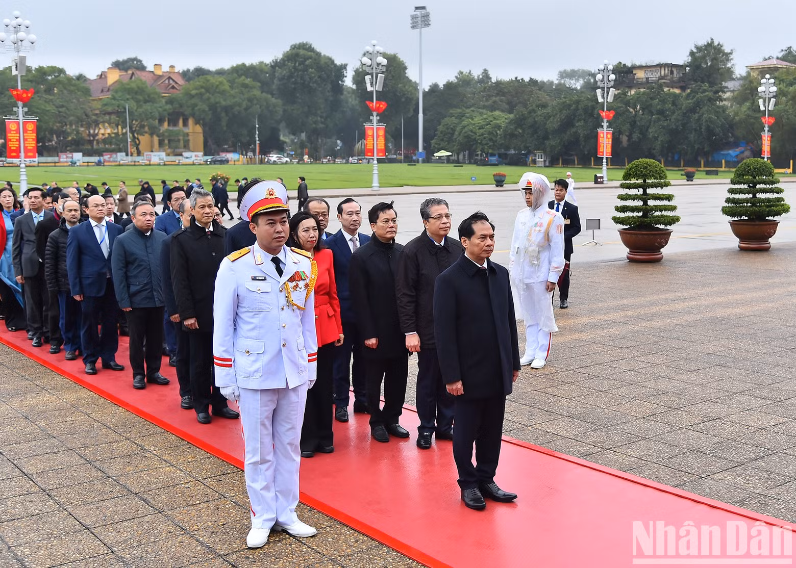 The delegates express their gratitude to President Ho Chi Minh - the national great leader and the beloved teacher of the Party. The delegates express their gratitude to President Ho Chi Minh - the national great leader and the beloved teacher of the Party.