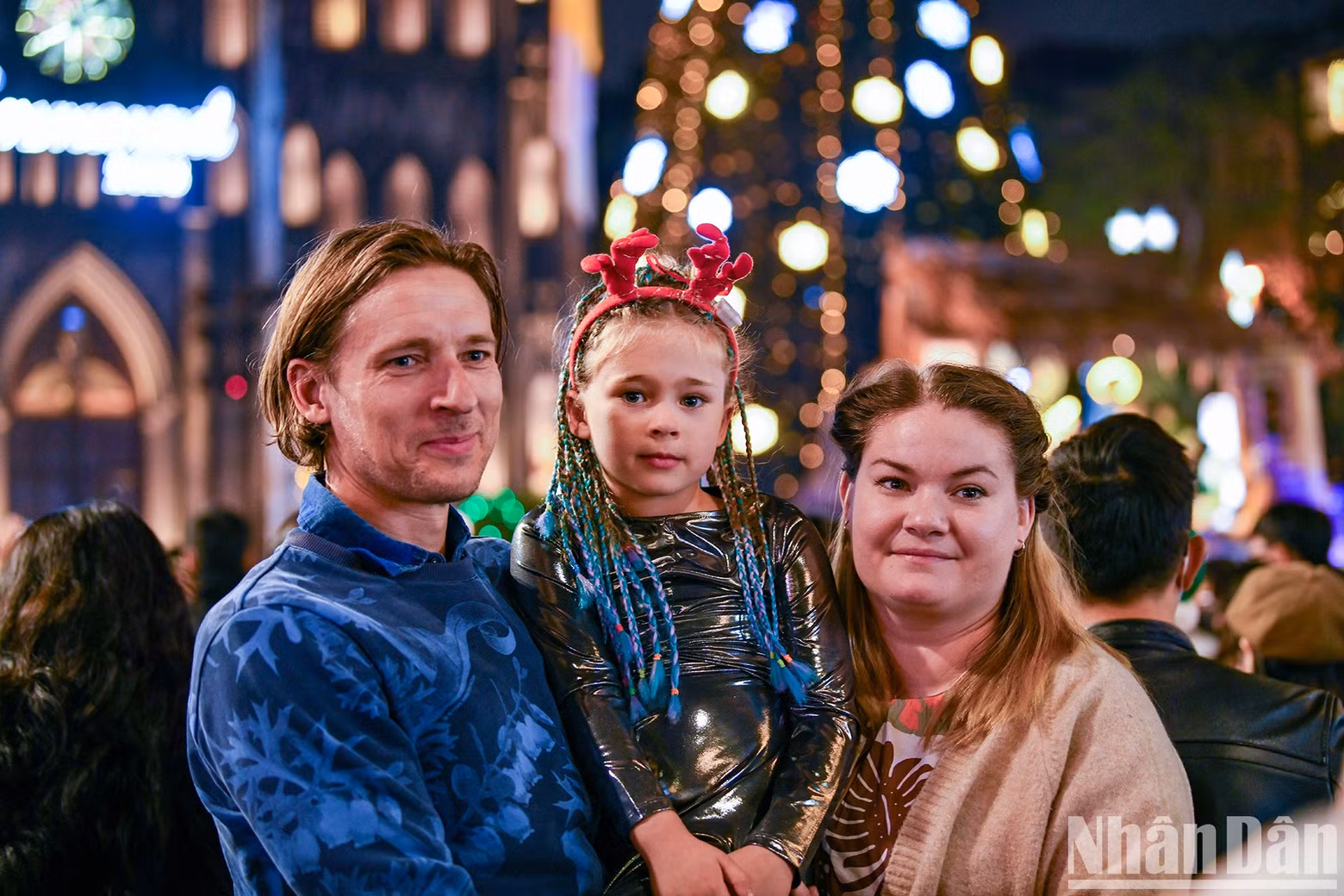Foreign visitors enjoy Christmas Eve in Hanoi. Foreign visitors enjoy Christmas Eve in Hanoi.