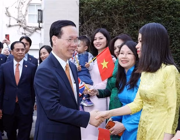 President meets Vietnamese expatriates in UK ảnh 1 President meets Vietnamese expatriates in UK ảnh 1