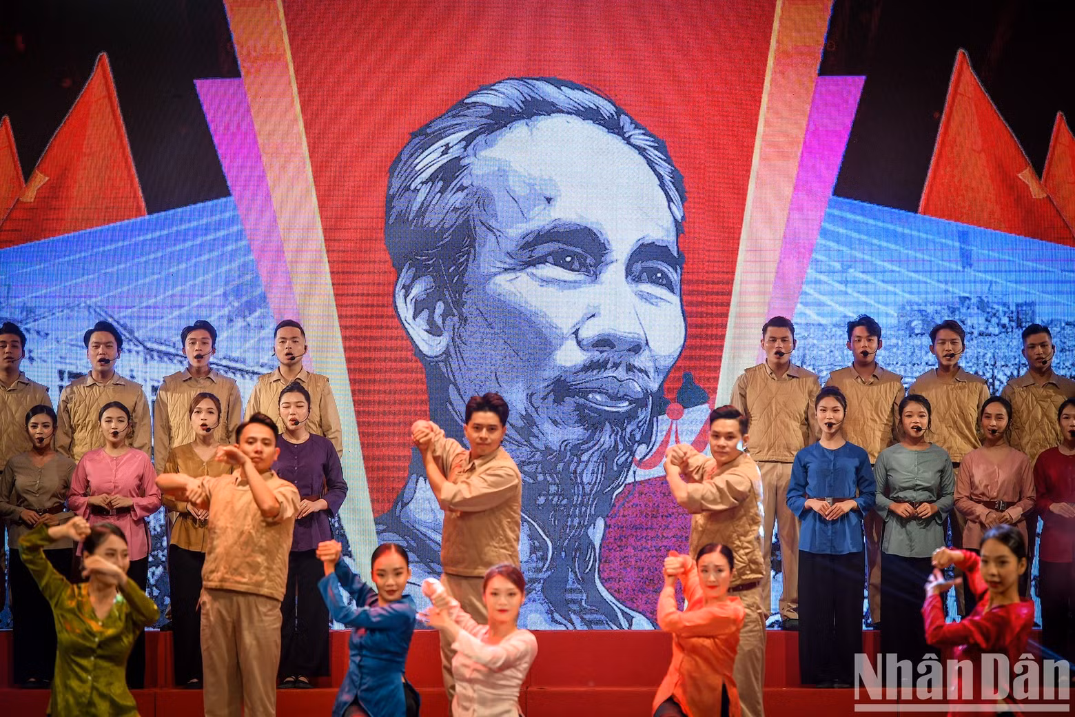 The programme is arranged into two parts themed ‘The revolutionary autumn – Entire nation united together for national independence’, and ‘The autumn of home – The whole country builds up the trust to advance towards success’.