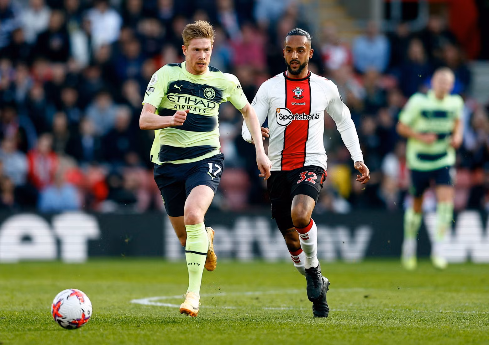 Manchester City's Kevin De Bruyne in action with Southampton's Theo Walcott Premier League - Southampton v Manchester City - St Mary's Stadium, Southampton, the UK - April 8, 2023. (Photo: Reuters)